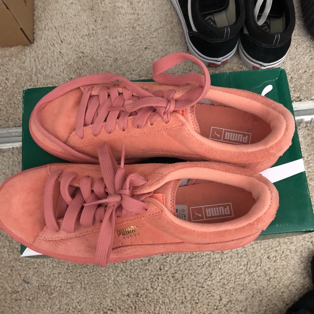 Suede Pumas